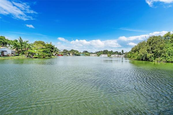Lakeview Manor, 1020 SW 8th St, Hallandale Beach, Florida 33009, image 1