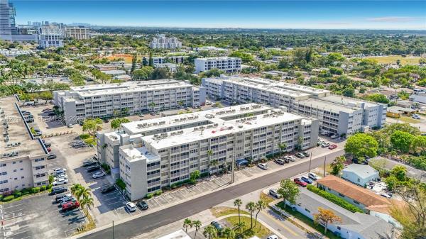 Gulfstream Garden, 330 SE 2nd St #305E, Hallandale Beach, Florida 33009, image 1