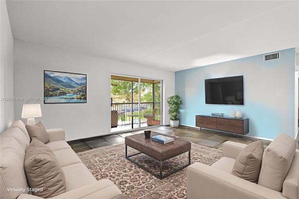 Oakland Forest Club, 3083 N Oakland Forest Dr #206, Oakland Park, Florida 33309, image 1