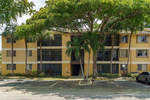 Oakland Forest Club, 3083 N Oakland Forest Dr #206, Oakland Park, Florida 33309, image 2