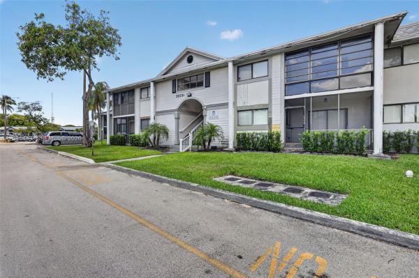 20731 NE 4th Pl #104, Unincorporated Dade County, Florida 33179, image 1