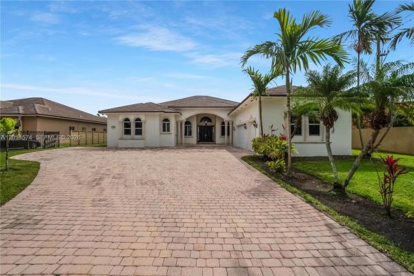 4025 SW 128th Ave, Unincorporated Dade County, Florida 33175, image 2