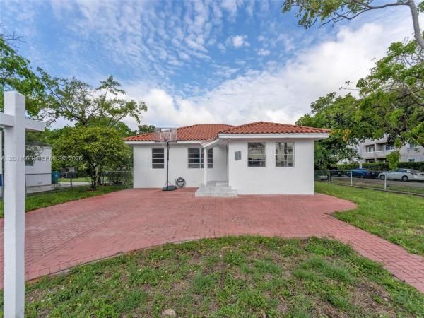 Blake, 520 NW 32nd Pl, Miami, Florida 33125, image 2