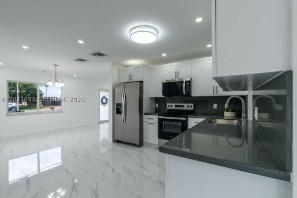 Pasadena Lakes, 510 NW 97th Ter, Pembroke Pines, Florida 33024, image 1