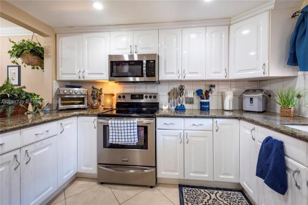 Orchid Tree Of Pine Island Ridge, 9491 Evergreen Pl #302, Davie, Florida 33324, image 1