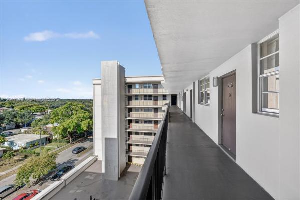 Telstar, 1811 Jefferson St #705, Hollywood, Florida 33020, image 2