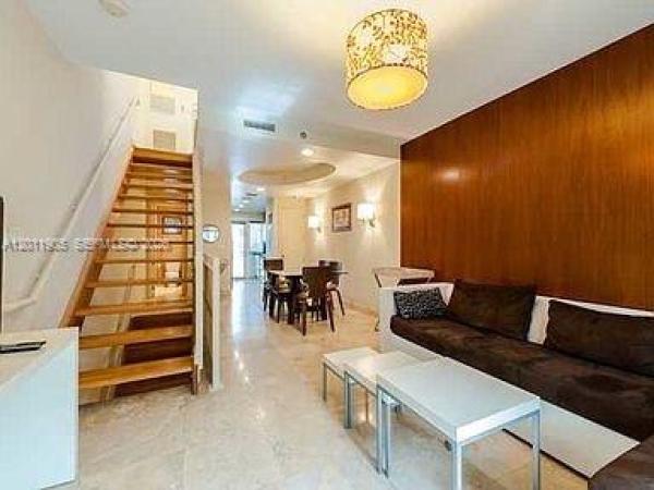 Washington Corner, 208 Washington Ave #11, Miami Beach, Florida 33139, image 1