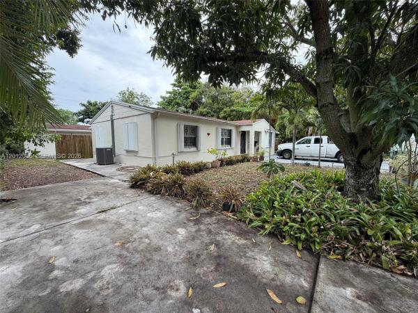 596 NW 109th St, Unincorporated Dade County, Florida 33168, image 1