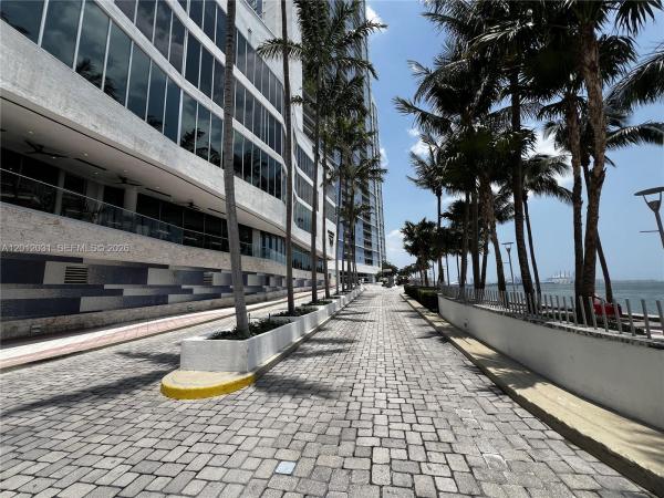 One Miami East, 335 S Biscayne Blvd #2900, Miami, Florida 33131, image 1