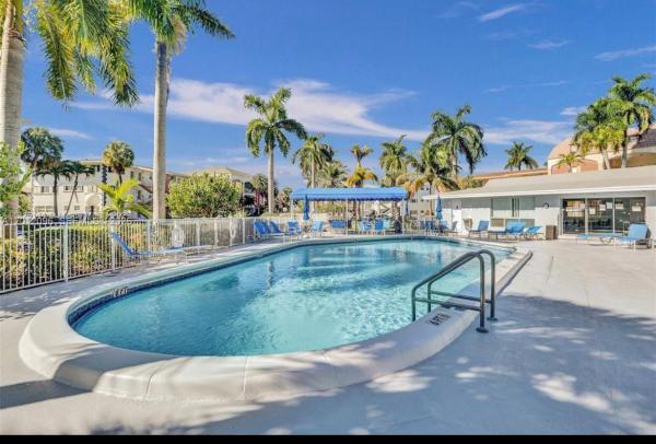 Isle Of Paradise, 440 Paradise Isle Blvd #406, Hallandale Beach, Florida 33009, image 2