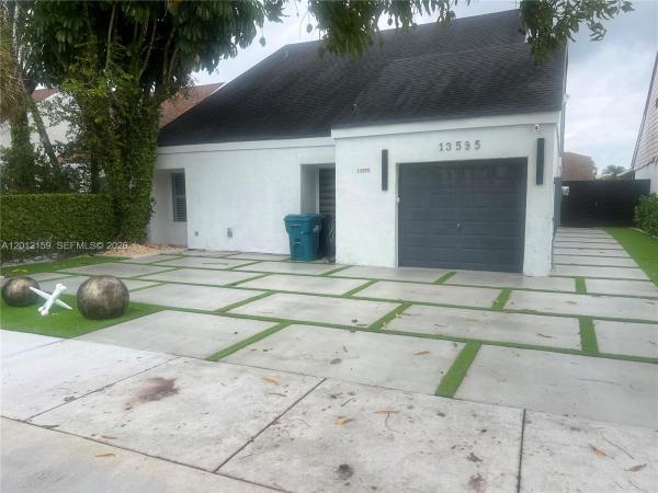 13595 SW 99th St, Unincorporated Dade County, Florida 33186, image 1