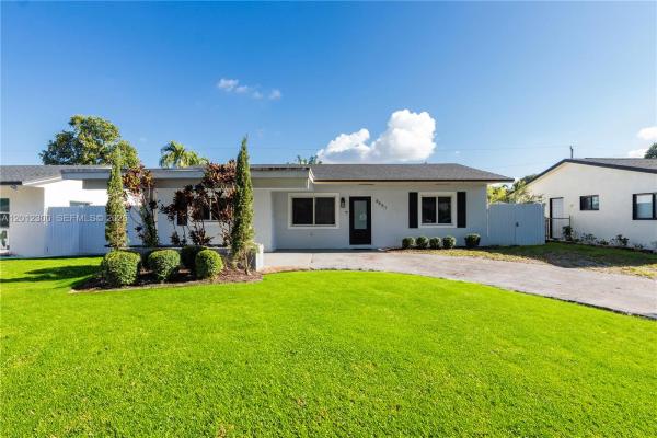 Linwood Gardens, 6451 Pershing St, Hollywood, Florida 33024, image 1