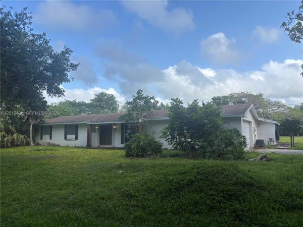 9290 SW 104th St, Unincorporated Dade County, Florida 33176, image 1