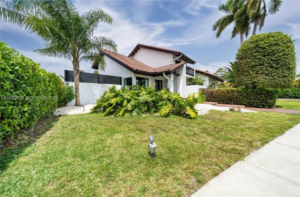 330 SW 133rd Pl, Unincorporated Dade County, Florida 33184, image 1