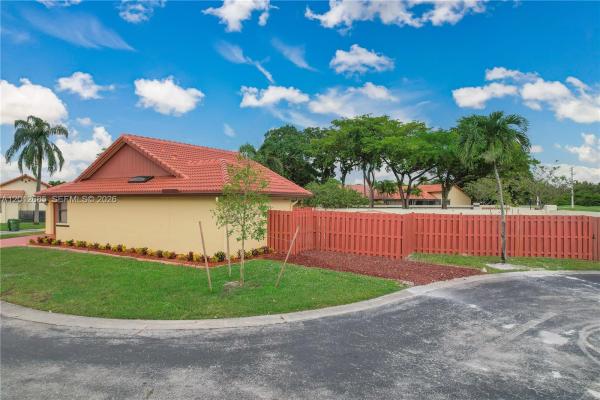 Pasadena Pool Homes At Pembroke Lakes South, 11301 SW 4th St, Pembroke Pines, Florida 33025, image 2