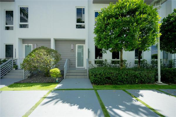 Contempo Townhomes, 9165 NW 33rd St, Doral, Florida 33172, image 2