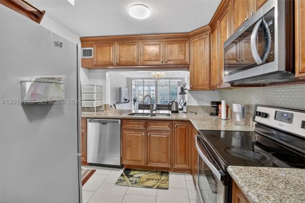 Lagoon Place, 9330 Lagoon Pl #307, Davie, Florida 33324, image 1