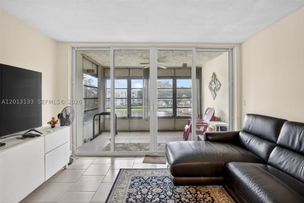 Lagoon Place, 9330 Lagoon Pl #307, Davie, Florida 33324, image 3