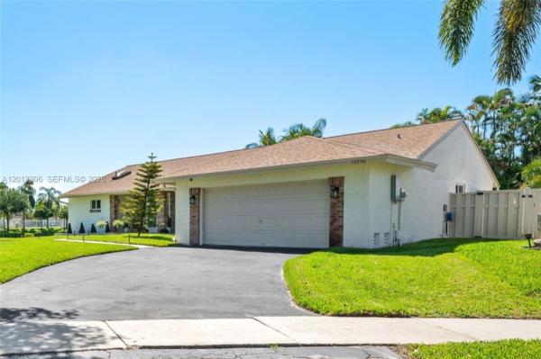 Blue Ridge, 13750 Green Cove Pl, Davie, Florida 33325, image 3