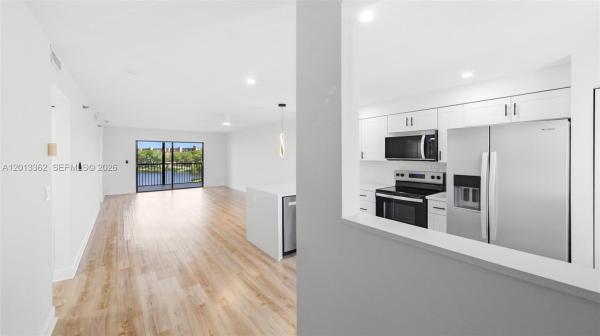 Water Chase At Cypress Bend, 2232 N Cypress Bend Dr #507, Pompano Beach, Florida 33069, image 1