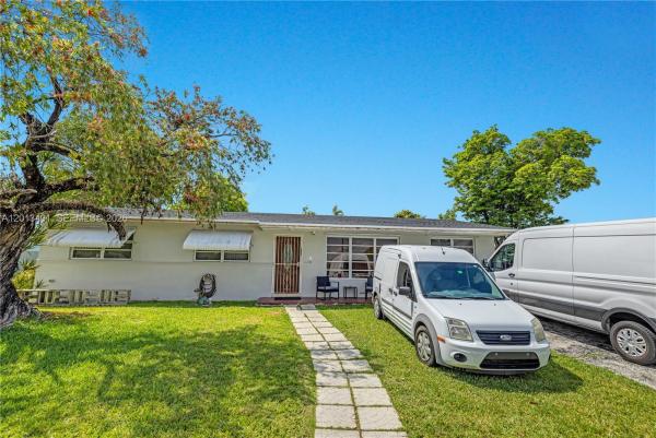 10370 SW 44th St, Unincorporated Dade County, Florida 33165, image 1