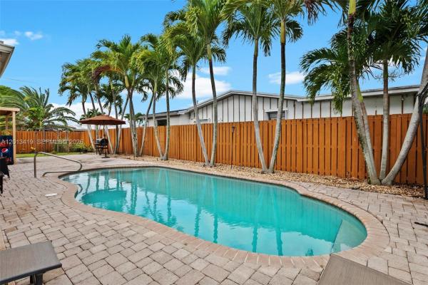Pasadena Lakes, 2251 NW 87th Ave, Pembroke Pines, Florida 33024, image 1