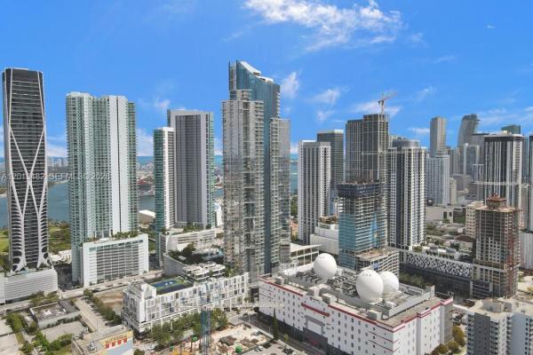 Paramount Miami Worldcenter, 851 NE 1st Ave #2900, Miami, Florida 33132, image 1