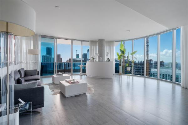 Epic Hotel & Residences, 200 Biscayne Boulevard Way #4902, Miami, Florida 33131, image 2