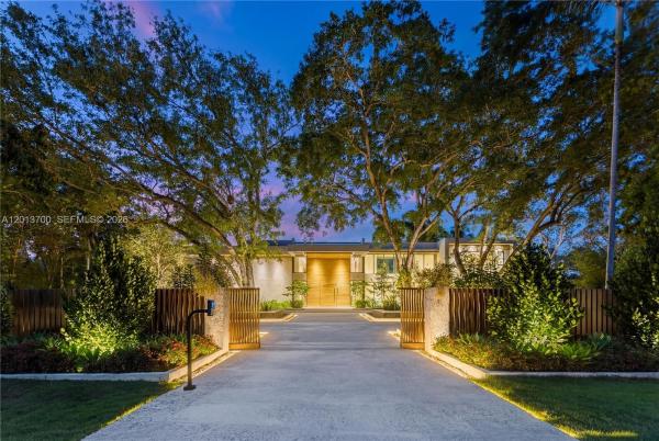Pinecrest Residential, 10090 SW 67th Ave, Pinecrest, Florida 33156, image 1