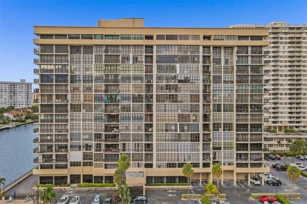 Avant Garde, 2017 S Ocean Dr #205, Hallandale Beach, Florida 33009, image 3