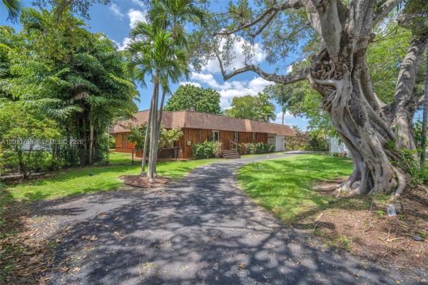470 NE 113th St #1, Unincorporated Dade County, Florida 33161, image 2