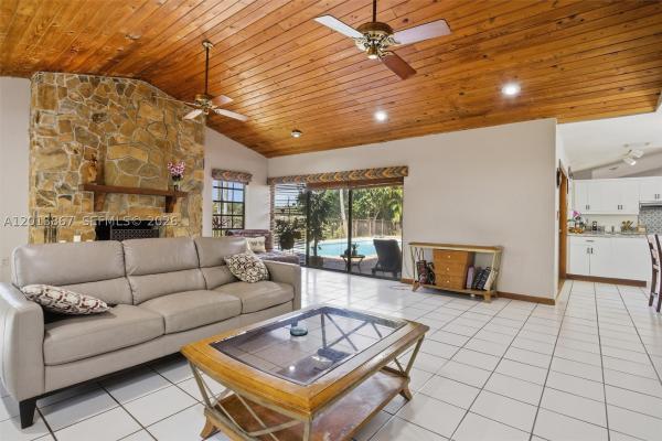 7200 N Oakmont Dr, Hialeah, Florida 33015, image 1
