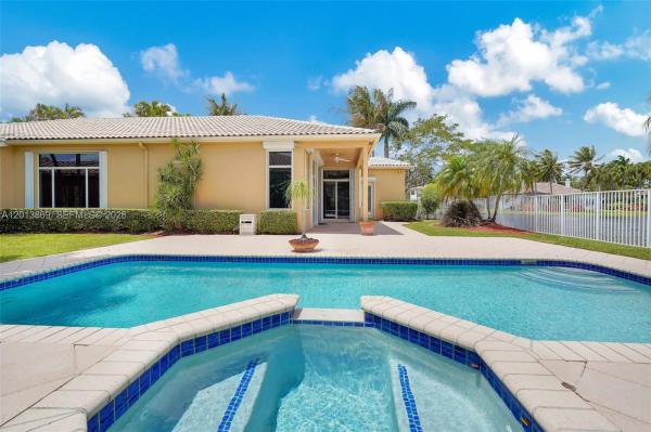 Bay Isle, 2456 Bay Isle Ct, Weston, Florida 33327, image 2
