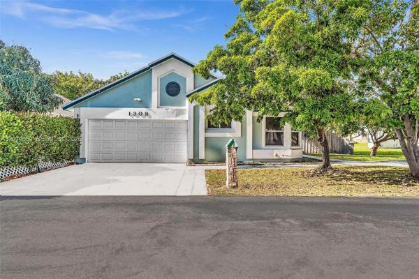 Hunter Glen, 1308 E Glen Oak Rd, North Lauderdale, Florida 33068, image 1