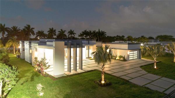 13231 SW 220th St, Unincorporated Dade County, Florida 33170, image 2