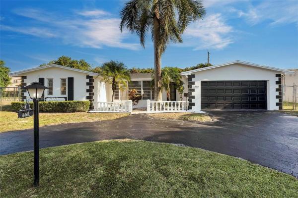 860 NW 207th St, Miami Gardens, Florida 33169, image 1