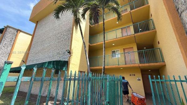 Las Estrellas, 606 W 81st St #316, Hialeah, Florida 33014, image 2