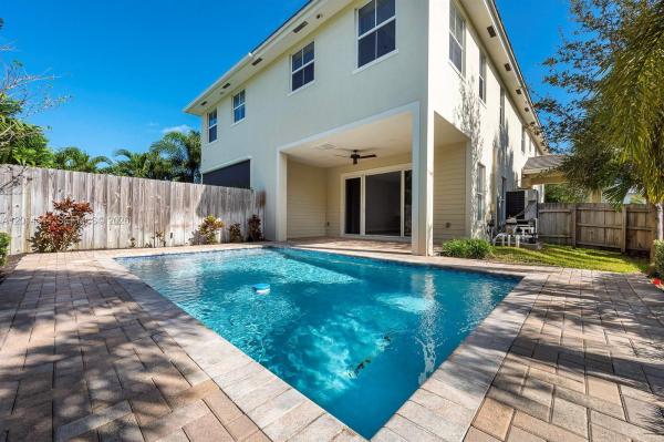 Lake Ridge, 1031 NE 13th Ave, Fort Lauderdale, Florida 33304, image 1