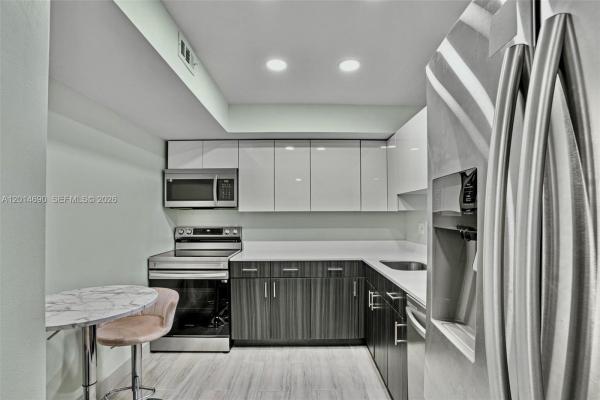 De Soto Park South, 501 Three Islands Blvd #518, Hallandale Beach, Florida 33009, image 1