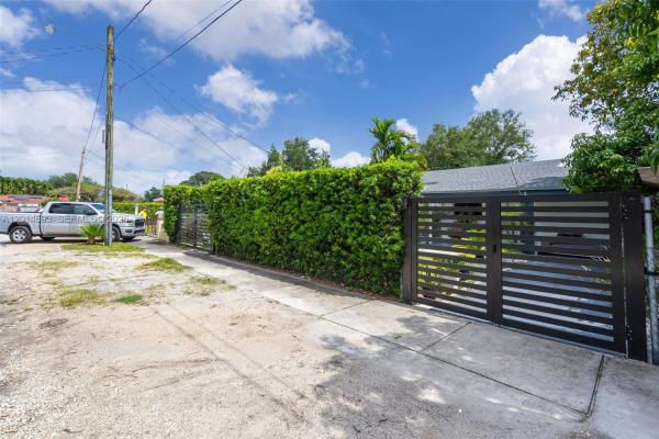 2222 NW 105th St, Unincorporated Dade County, Florida 33147, image 1