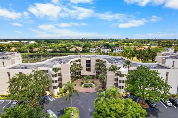 Camino Real Village, 5850 Camino Del Sol #404, Boca Raton, Florida 33433, image 1
