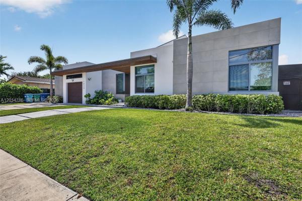 1830 NE 193rd St, Unincorporated Dade County, Florida 33179, image 2
