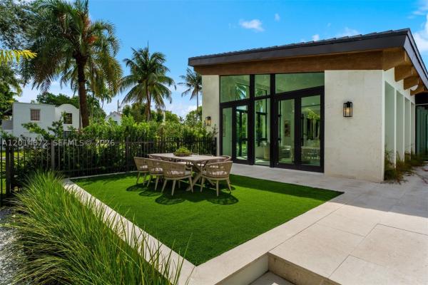 Riviera, 6716 San Vicente St, Coral Gables, Florida 33146, image 1