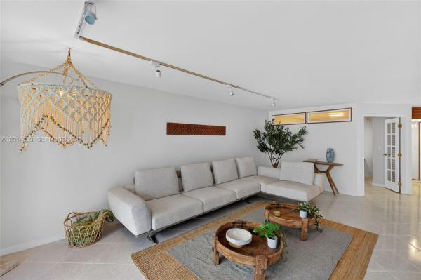 The Riviera, 2401 Collins Ave #1406, Miami Beach, Florida 33140, image 2