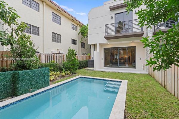 Victoria Park Village, 909 NE 16th Ave, Fort Lauderdale, Florida 33304, image 2