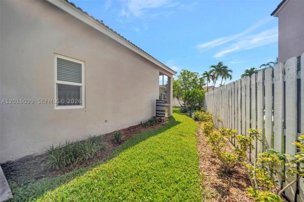 Savannah Falls, 941 Briar Ridge Rd, Weston, Florida 33327, image 2