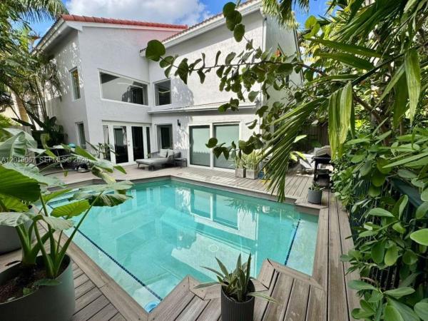 West Lake Village, 935 Weeping Willow Way, Hollywood, Florida 33019, image 1