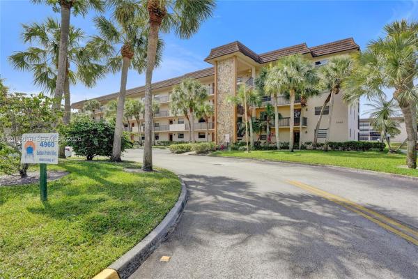 Lakes Of Carriage Hills, 4960 E Sabal Palm Blvd #203, Tamarac, Florida 33319, image 1