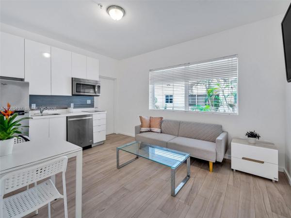 Anni Venti, 820 15th St #202, Miami Beach, Florida 33139, image 1