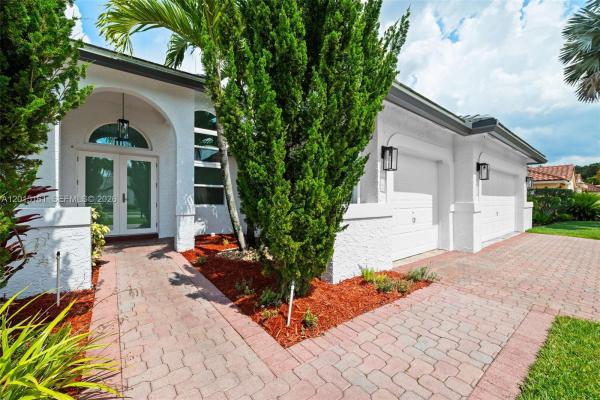 The Ridge On Nob Hill, 3292 Ridge Trce, Davie, Florida 33328, image 1